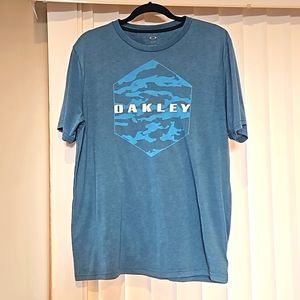 Men's Oakley t-shirt